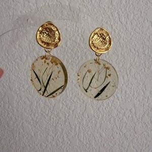 Women’s golden and green dried flower Earrings